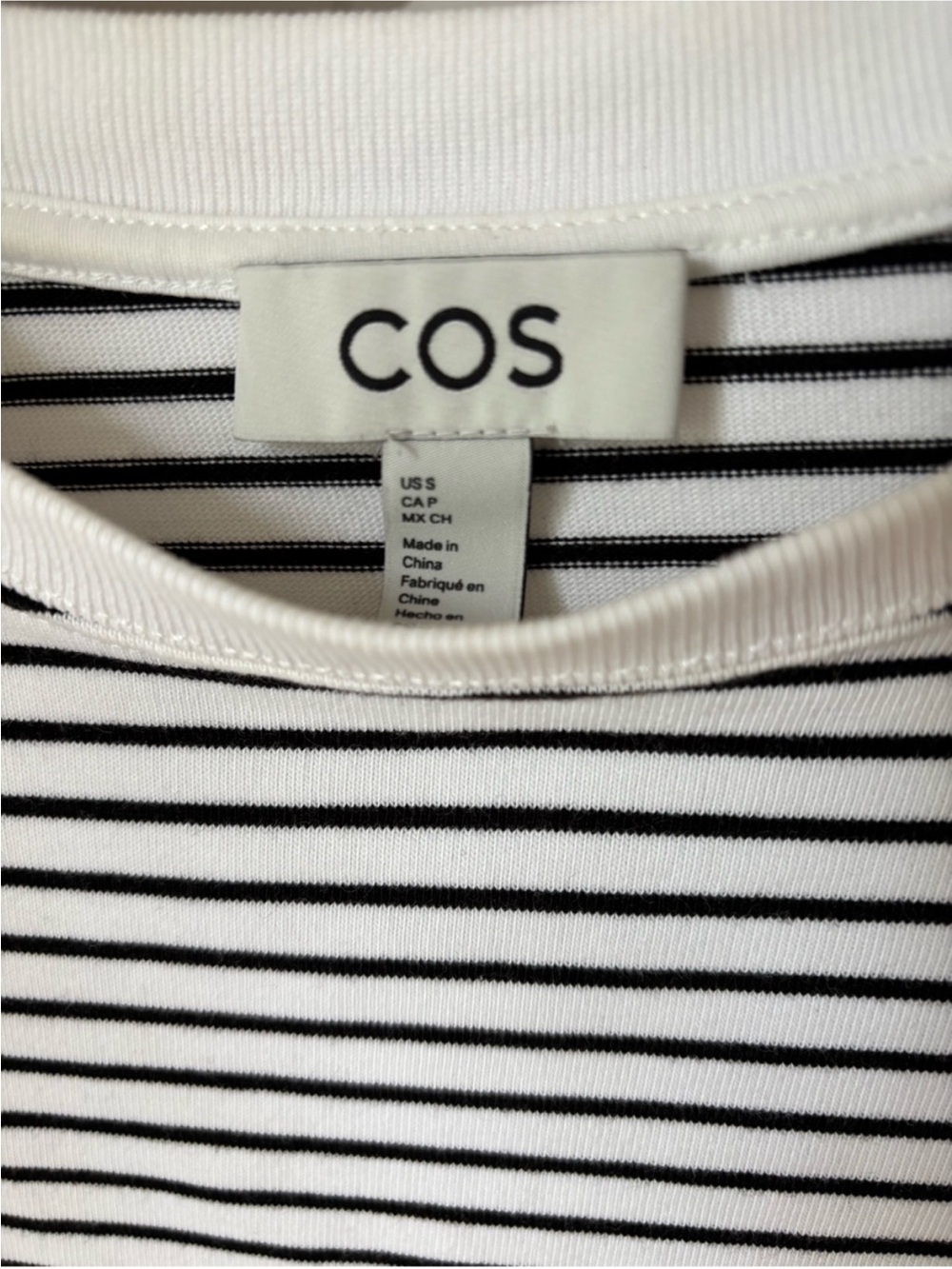 COS Clean-cut tee in black and white size Small - Picture 4 of 5